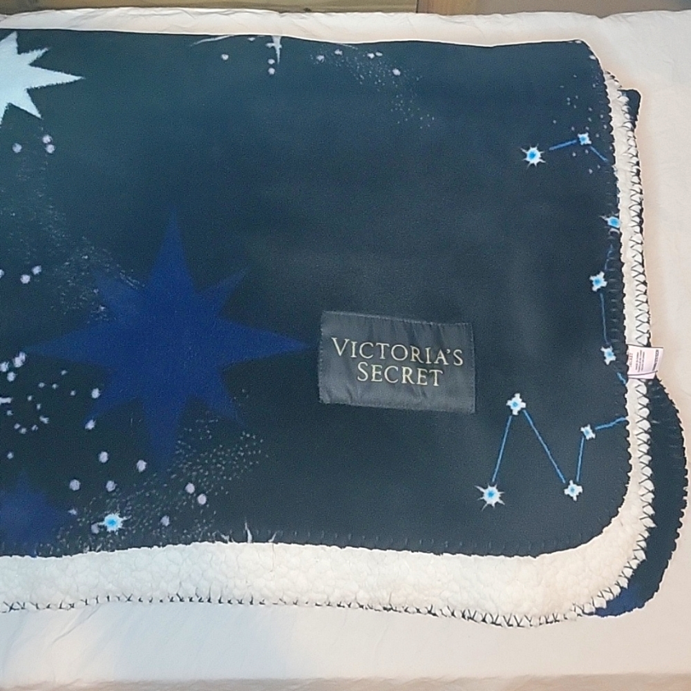 Victoria Secrets 50x60 Inch Blanket